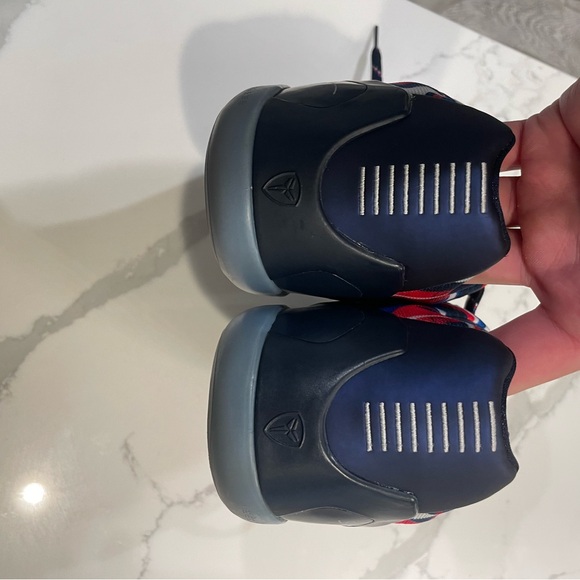 Nike Kobe 9 Basketball Shoes - Picture 7 of 7
